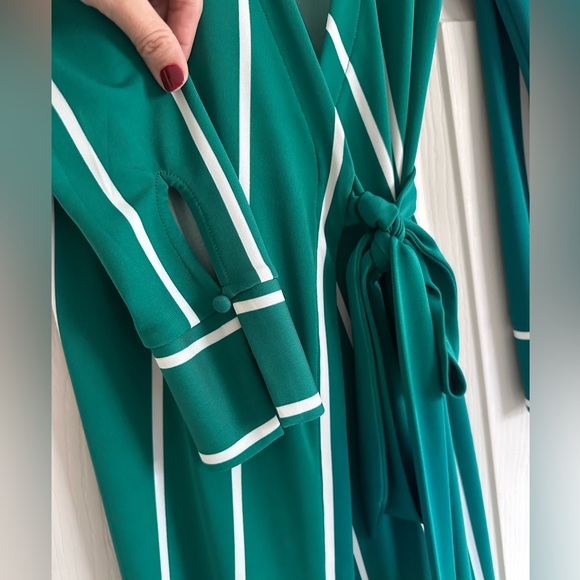 Ann Taylor size 2 Green and white stripe dress - Picture 5 of 5